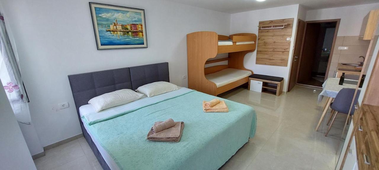 Apartmaji Jurcan Изола Екстериор снимка