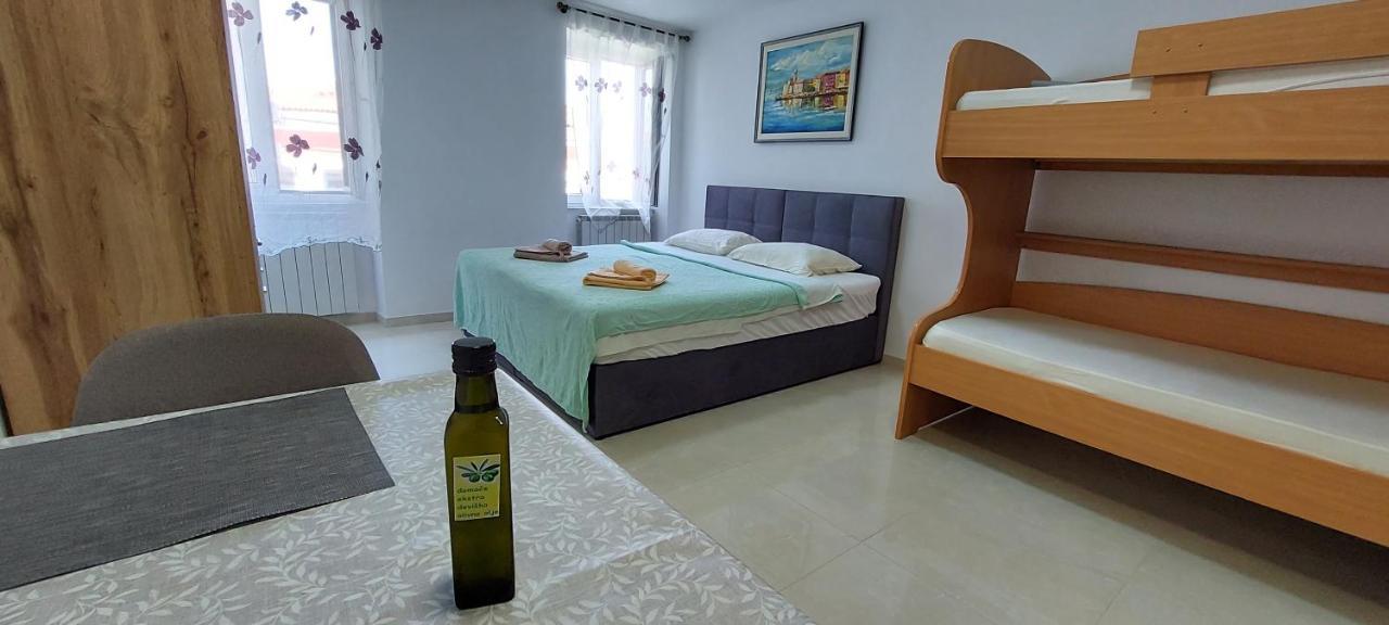 Apartmaji Jurcan Изола Екстериор снимка