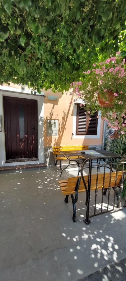 Apartmaji Jurcan Изола Екстериор снимка
